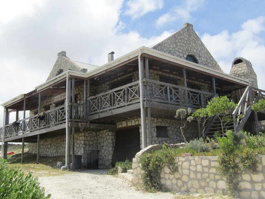 To Let 4 Bedroom Property for Rent in Suiderstrand Western Cape